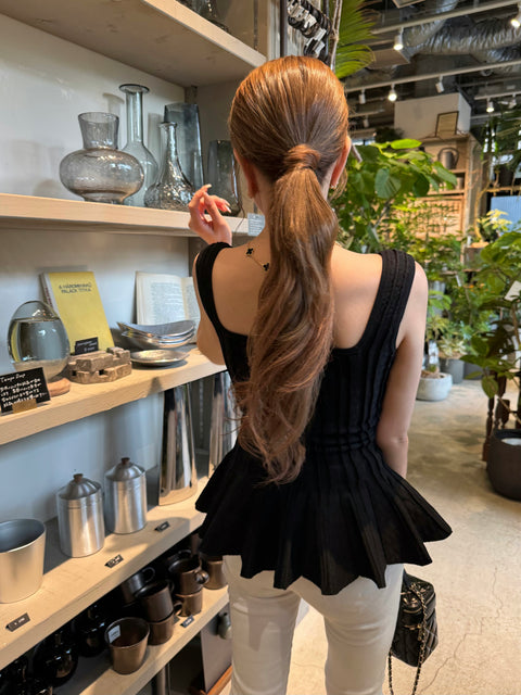 Sleeveless peplum tops／black
