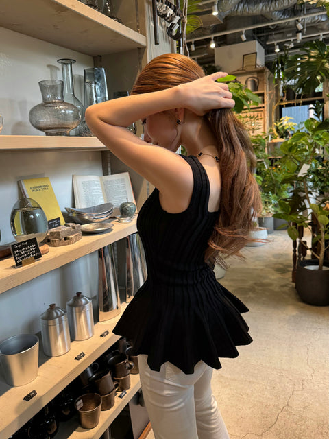 Sleeveless peplum tops／black