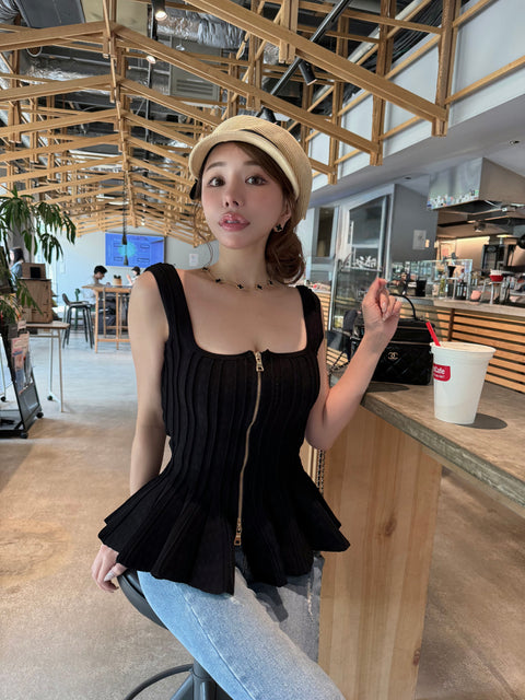 Sleeveless peplum tops／black